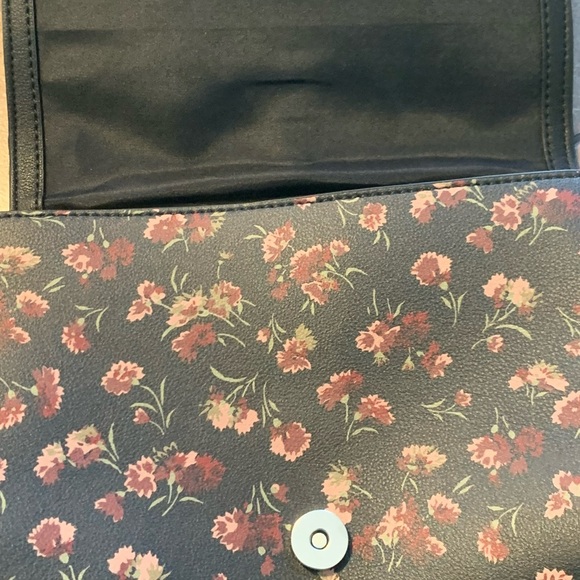 ❤️CHAPS Small Faux Leather CROSS-BODY Purse Hand Bag w Floral Print 10.5x7x2 " - Picture 5 of 10